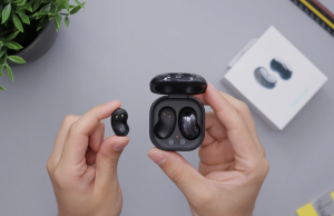 Benefits of Wireless Earphones: Are They Worth Student’s Spending? Benefits of Wireless Earphones: Are They Worth Student's Spending?