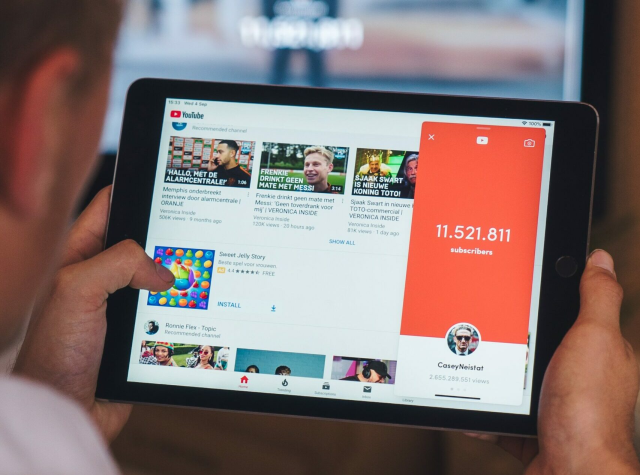Twitch vs YouTube: Which Is Better for Streaming? Twitch vs YouTube: Which Is Better for Streaming?