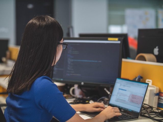 A Guide to Outsourcing Artificial Intelligence Business Services